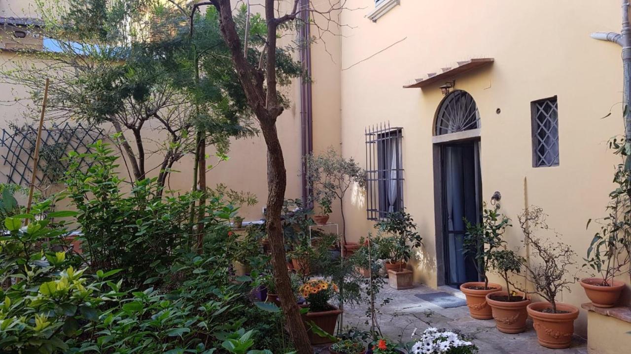 Cynthia'S Garden - Apartment With Private Garden In Santa Croce Florenţa Exterior foto