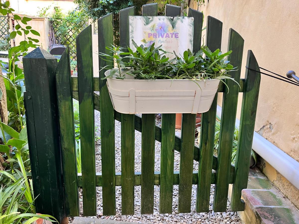 Cynthia'S Garden - Apartment With Private Garden In Santa Croce Florenţa Exterior foto